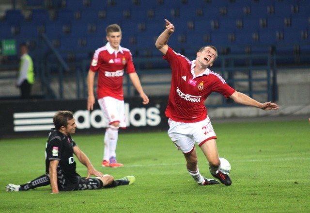 Łukasz Burliga znalazł się wyjściowej "11" Wisły Kraków na mecz z Ruchem, mimo ujawnieniem afery z obstawianiem przez niego zakładów w punkcie bukmacherskim!