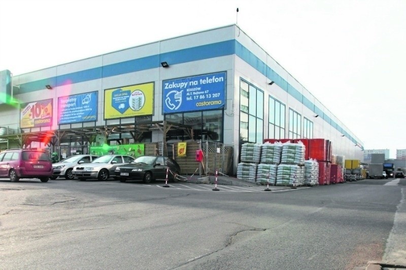 W Rzeszowie powstaje nowy market sieci Kaufland. W budynku po sklepie Castorama na al. Rejtana. Wiemy, kiedy otwarcie