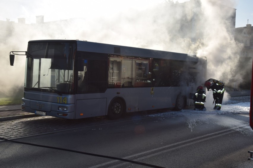 W Szczecinku zapalił się autobus [zdjęcia]