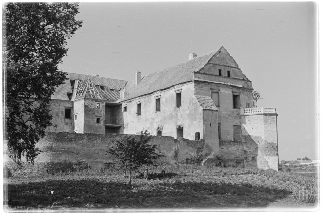 Na zdjęciu Zamek Szydłowieckich i Radziwiłłów. Widok od strony południowejData zdjęcia:1932/1938