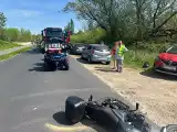 Zderzenie motocyklisty z samochodem osobowym na trasie między Mielnem i Łazami [ZDJĘCIA]