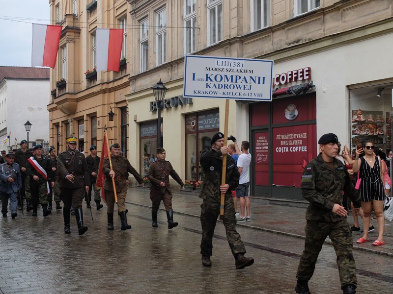 Msza święta w królewskiej katedrze na Wawelu w przeddzień marszu szlakiem Pierwszej Kompanii Kadrowej