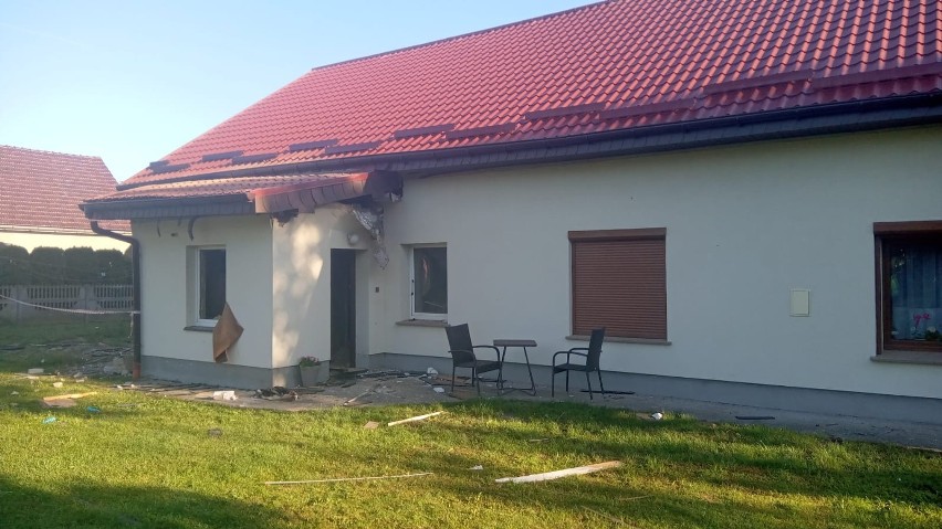 W prywatnym domu w Polanowicach wybuchł gaz. Budynek został...
