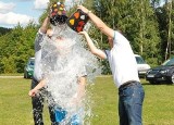 Ice Bucket Challenge. Komuś palma odbija (wideo)