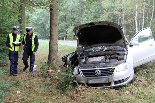 Tak zakończyły się poszukiwania zaginionego mężczyzny we wrześniu 2014 r. Maciej R. odnalazł się, kiedy uderzył autem w drzewo.