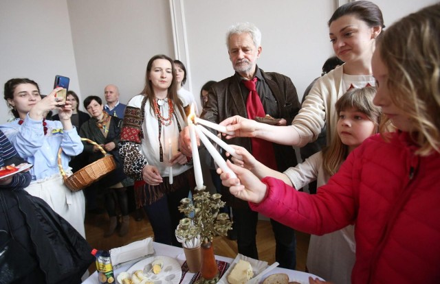 Spotkanie wielkanocne i ukraiński jarmark charytatywny w Katowicach.Zobacz kolejne zdjęcia. Przesuwaj zdjęcia w prawo - naciśnij strzałkę lub przycisk NASTĘPNE