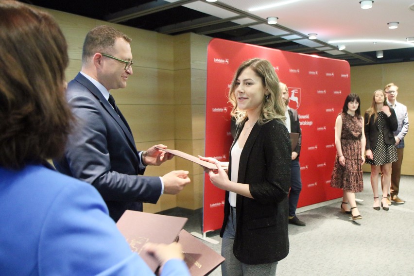 Stypendia od marszałka dla najlepszych studentów. Zobacz zdjęcia