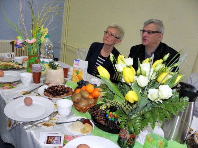 Śniadanie wielkanocne w ŚDS w BarcinieDo wspólnego stołu, pracownicy i podopieczni ŚDS zaprosili nie tylko dobrych znajomych