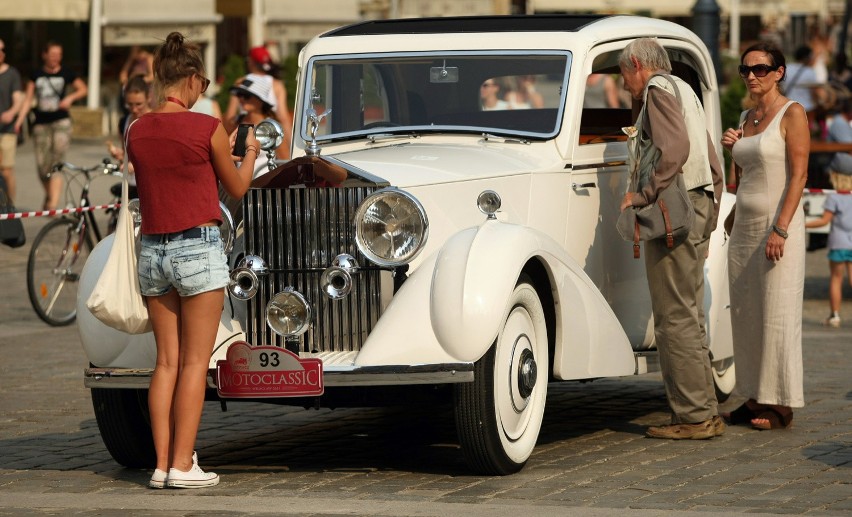 Motoclassic 2015 - zlot starych aut - pokazy na wrocławskim...