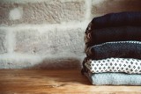 Co zrobić ze swetrem, który nie nadaje się już do noszenia, ale szkoda go wyrzucić? Kilka pomysłów na to, co wyczarować ze starych swetrów 