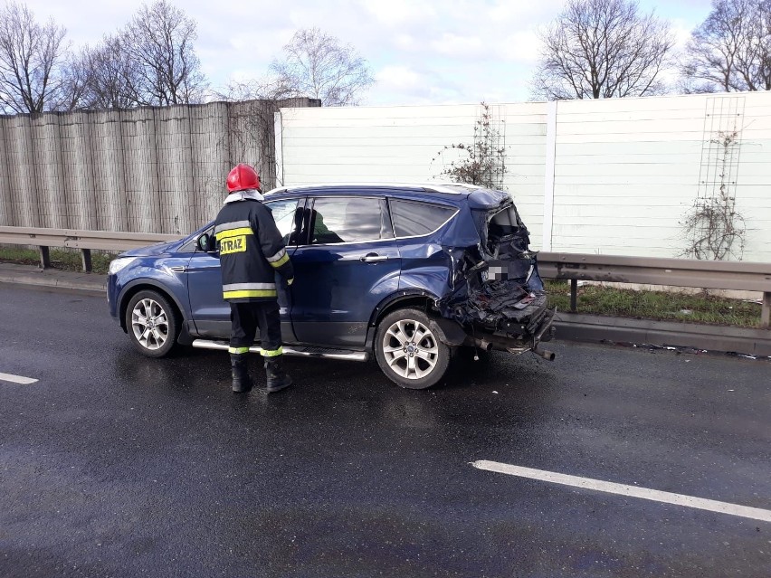 Poważny wypadek na obwodnicy Wrocławia. Są ranni