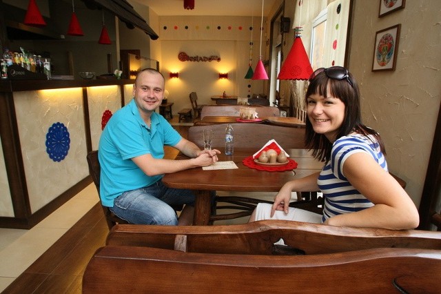 Właściciele Grzegorz i Maja zapraszają do nowo otwartej pizzy Biesiadowo w Kielcach.