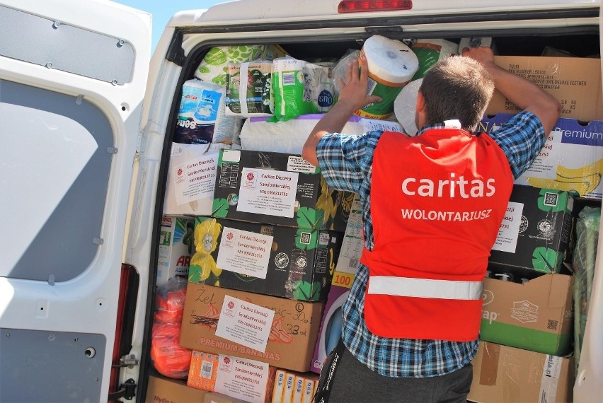 Płyną dary od Caritas Diecezji Sandomierskiej na Ukrainę. W drodze jest już dziewiąty transport. Gdzie tym razem? 
