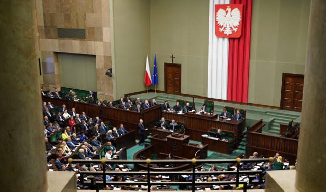 Sejm przyjął w piątek 30 z 74 zaproponowanych przez Senat poprawek do ustawy o szczególnych rozwiązaniach służących ochronie odbiorców energii elektrycznej w 2023 roku.