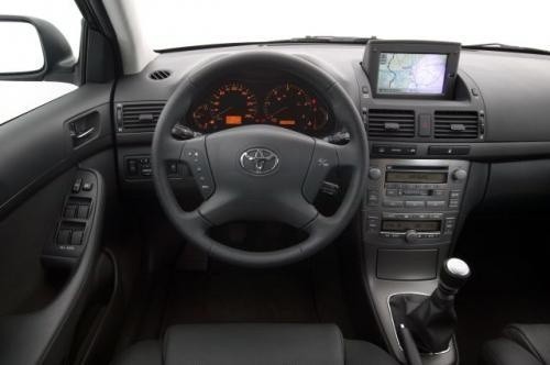 Fot. Toyota: Wnętrze pojazdu wykonane jest solidnie z...