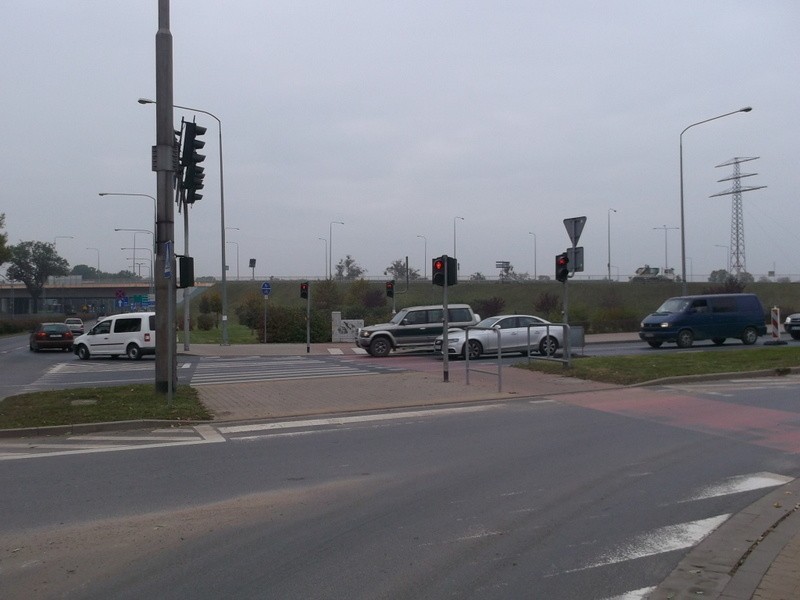 Wrocław: Osobowicka przy cmentarzu zamknięta dla aut (ZDJĘCIA)