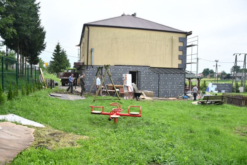 W Sudole, w gminie Działoszyce trwa remont budynku świetlicy...