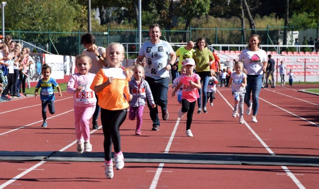 Odbył się Orange Run, trzeci bieg w ramach tegorocznego cyklu Four Colour Grand Prix Inowrocławia. Przed biegami głównymi na 5 i 10 kilometrów odbyły się konkurencje biegowe dla dzieci i młodzieży na 100, 400, 800 i 1200 metrów.