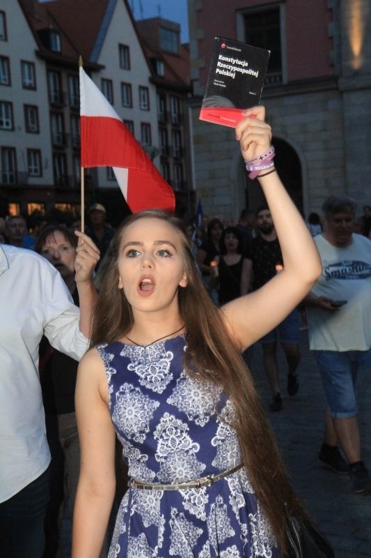 10 tysięcy osób protestowało we Wrocławiu w obronie sądów