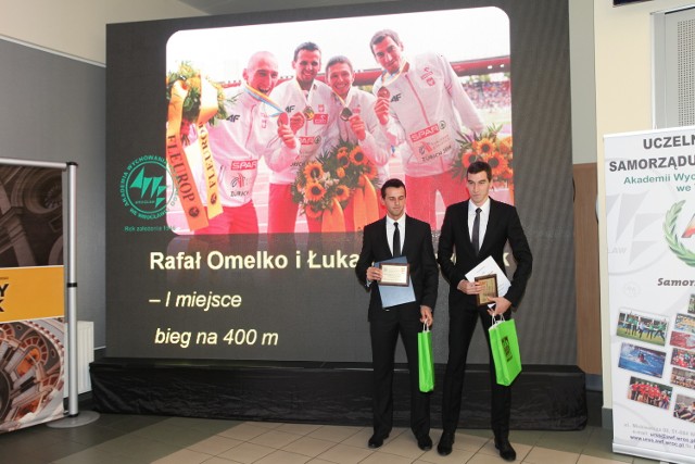 Łukasz Krawczuk i Rafał Omelko - zwycięzcy plebiscytu, brązowi medaliści ME w sztafecie 4x400 m. Gratulujemy chyżości w nogach.