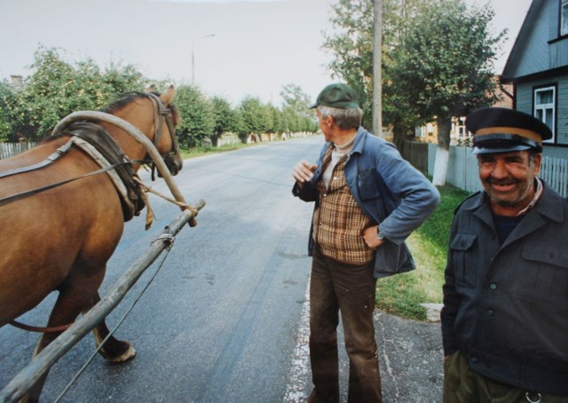 Przez ostatnie 20 lat na podlaskiej wsi sporo się zmieniło, ale dzięki zdjęciom naszych fotoreporterów, dziś możecie sprawdzić, jak wyglądały nasze wsie 15 - 20 lat temu.Zapraszamy na podróż w czasie. Może ktoś rozpozna te miejsca lub ludzi, którzy zostali uwiecznieni na zdjęciach. Fotografie były robione w całym naszym regionie...