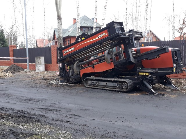 Na osiedlu za Polną w Białobrzegach już rozpoczęła się budowa. Na razie firma wykonuje tak zwane przeciski pod ulicami.