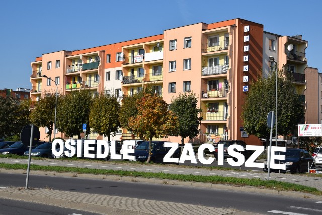 Nowy napis na osiedlu Zacisze w Zielonej Górze (podobny jak ten na osiedlu Przyjaźni).