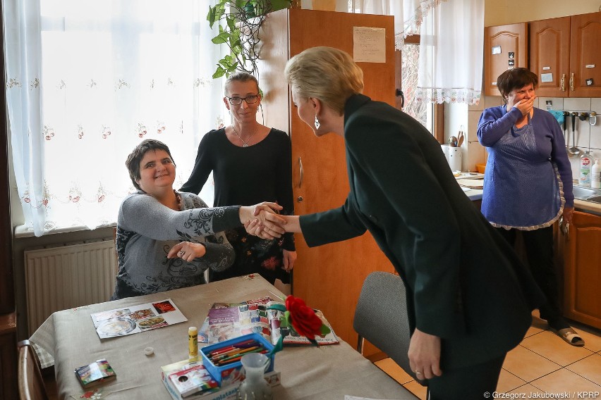 Więckowice. Pierwsza Dama Agata Kornhauser-Duda na Farmie Życia. Odwiedziła osoby chore na autyzm