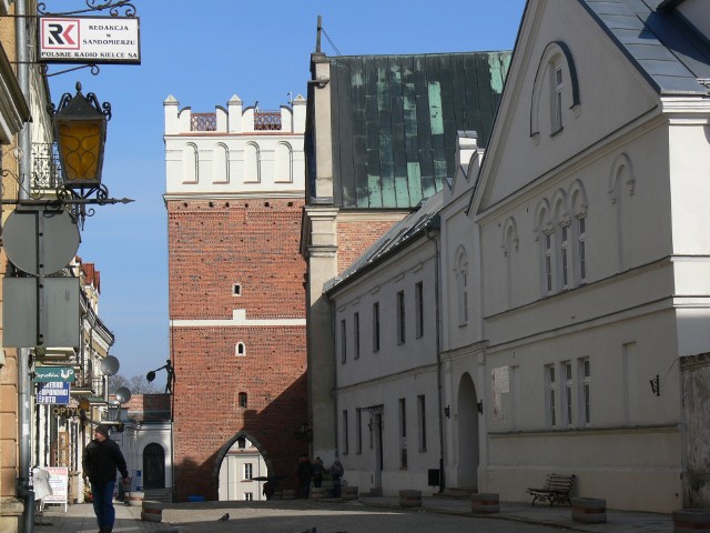 W bilecie - pakiecie znajduje się Brama  Opatowska, jeden z najbardziej rozpoznawalnych zabytków Sandomierza. 