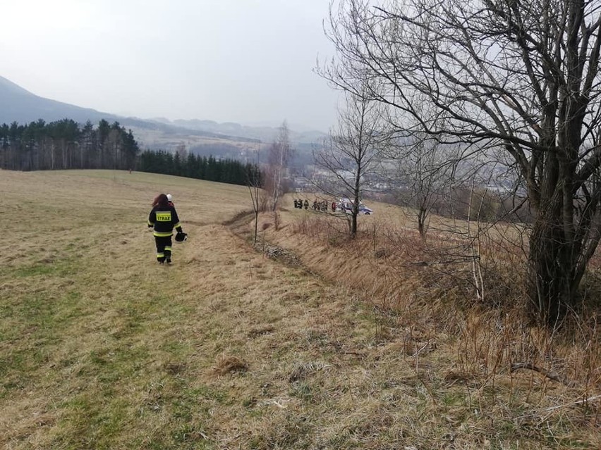 Wypadek crossowca na stokach góry Łopień. Na pomoc pospieszyli strażacy [ZDJĘCIA]