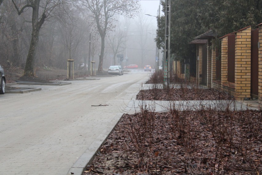 Ulica Minerska z kostką i asfaltem - będzie bezpieczniej ZDJĘCIA