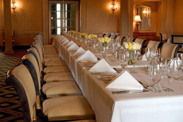 Ustawienie i zdobienie stołów, rozmieszczenie gości - organizatorzy waszego wesela nie zrobią niczego bez waszej zgody.