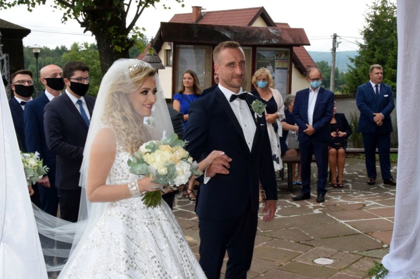To był piękny ślub. Katarzyna Klusek i Łukasz Korus powiedzieli sobie „tak” w Tumlinie, wesele odbyło się w Binkowskim w Kielcach [ZDJĘCIA]