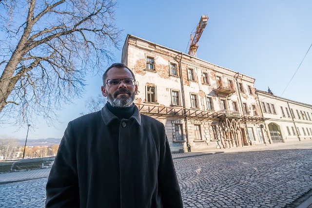 Zachowamy bryłę tego zabytkowego budynku i przywrócimy mu blask - mówi o. Radosław Robak