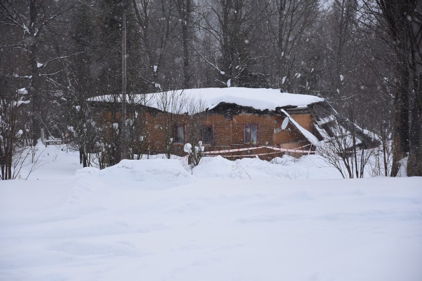 Podhale: Dwie góralskie rodziny straciły dach nad głową. Przyczyną gaz i śnieg [ZDJĘCIA]