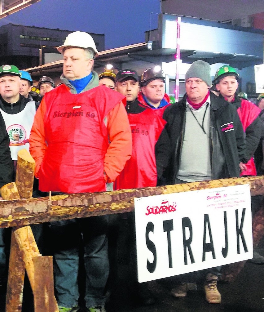 Krzysztof Łabądź (na pierwszym planie) z Budryka: - Oddamy...