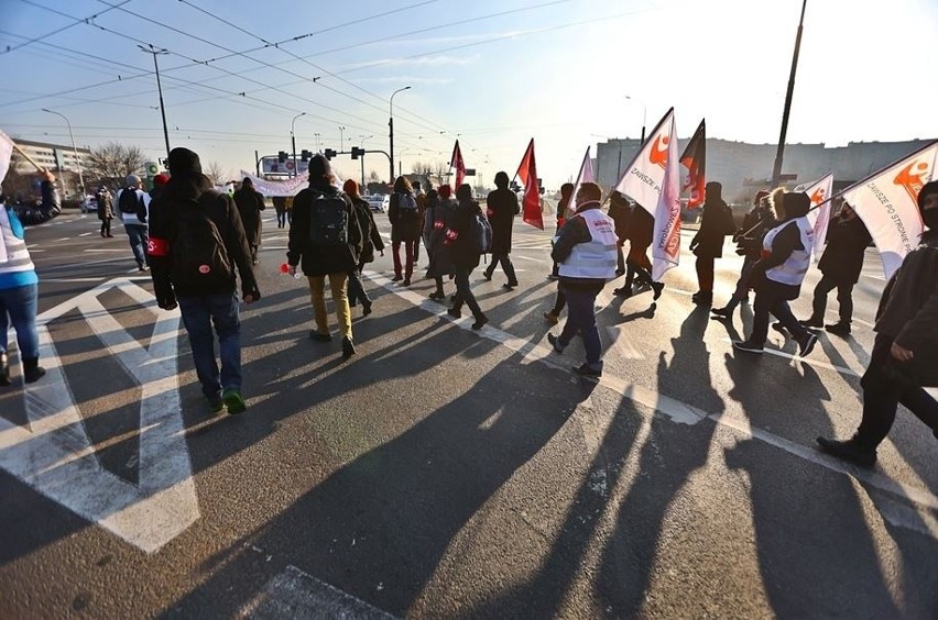 Protest pracowników Kauflandu we Wrocławiu. Około 50...