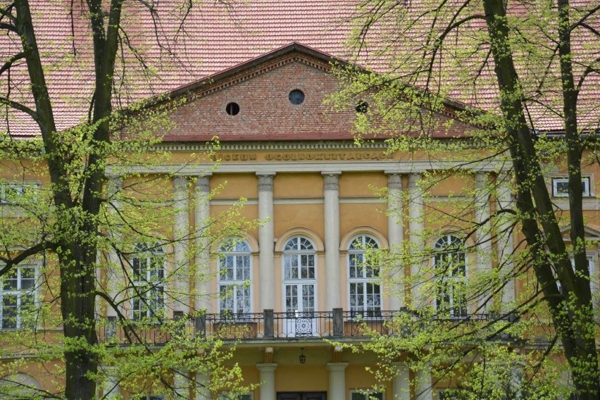 Pałac w Radłowie ma blisko dwustuletnią historię i mnóstwo...