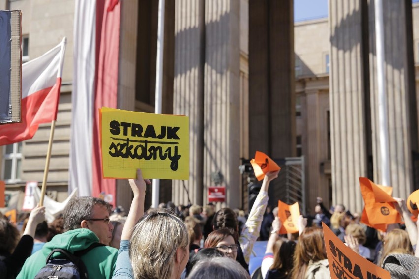 Strajk nauczycieli 2019. Warszawa: radny PiS Marek Borowski chce zwolnić wszystkich strajkujących! Co dalej? Prywatyzacja szkół?