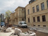 Kończy się remont dwóch zabytkowych willi Ludwika Meyera w centrum Łodzi na ulicy Moniuszki, która stanie się woonerfem 