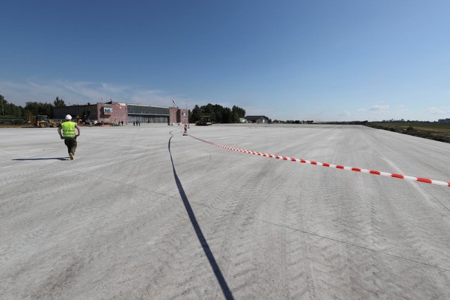 Pas startowy na Krywlanach. Marszałek oficjalnie przejazał 16 mln zł na budowę pasa startowego