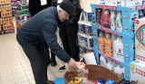W Grudziądzu ruszyła zbiórka żywności w sklepach spożywczych "Święta godne, a nie głodne” [zdjęcia]