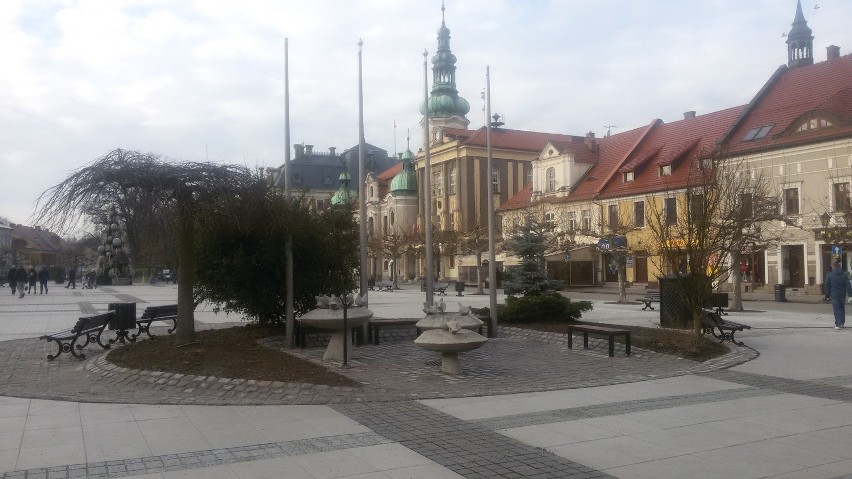 Remont rynku w Pszczynie dobiegł końca. Zobaczcie zdjęcia nowej płyty rynku