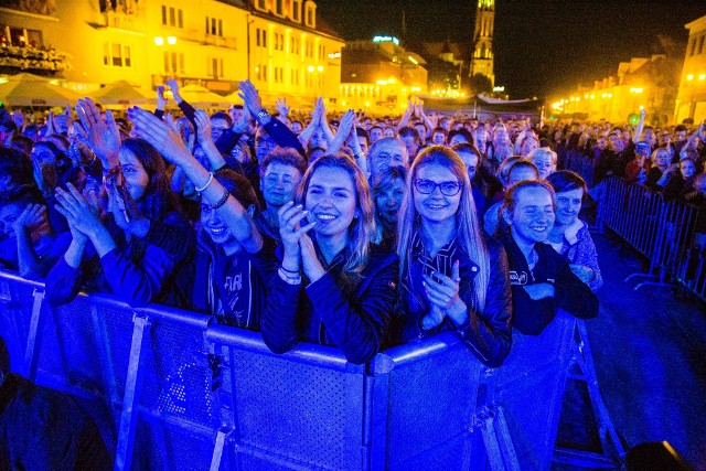 Planujesz być na którymś z koncertów? A może spotkasz jakąś muzyczną gwiazdę przed koncertem?. Super. To będzie doskonała okazja do tego, żeby zrobić zdjęcie i wziąć udział w naszym konkursie.