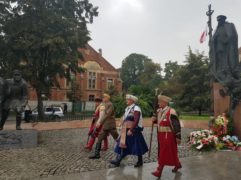 Msza święta w królewskiej katedrze na Wawelu w przeddzień marszu szlakiem Pierwszej Kompanii Kadrowej