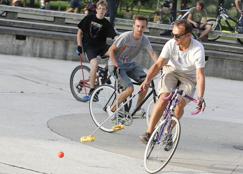 Bike Polo w Rzeszowie
Bike Polo na Rzeszowskich Bulwarach.