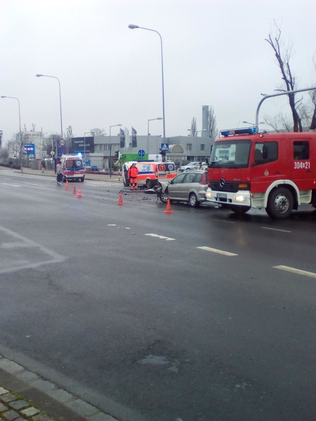 Wypadek karetki na Klecińskiej