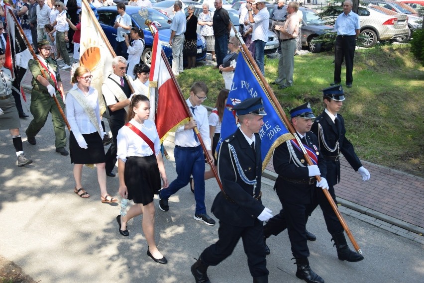 Hołd dla 30 ofiar pacyfikacji Radwanowic w miejscu kaźni hitlerowskiej. Wspomnienia bestialskiego mordu [ZDJĘCIA] 