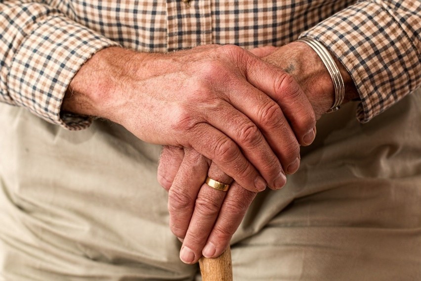 Alzheimer jest schorzeniem, który nie tylko dotyka osobę...