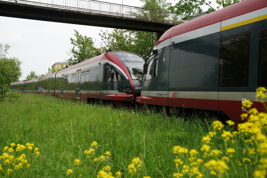 Pociągi stoją i czekają na negocjacje PKP Intercity z...